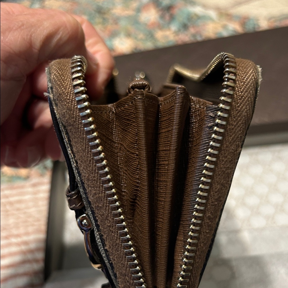 Gucci Tan and Brown GG Pattern Wallet - Picture 7 of 13